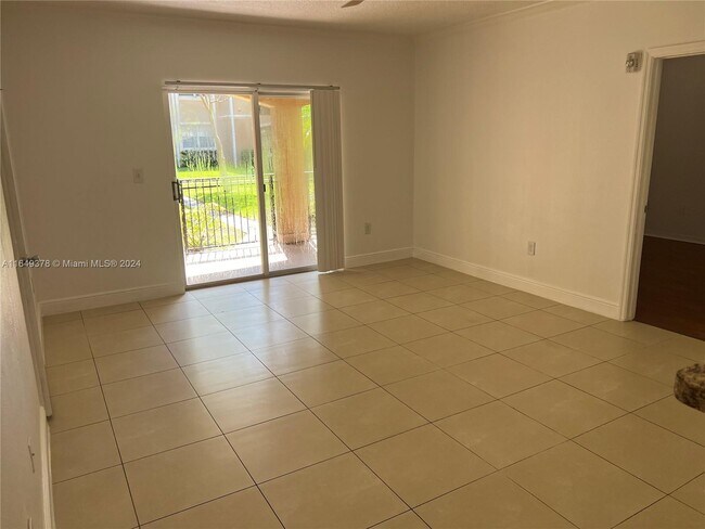 Foto del edificio - 215 SW 117th Terrace