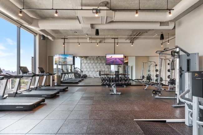 Building Photo - 1050 W Van Buren St