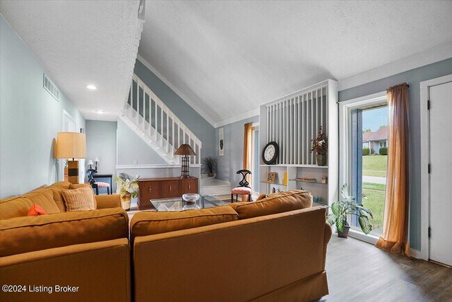 Building Photo - 404 Bromwell Dr