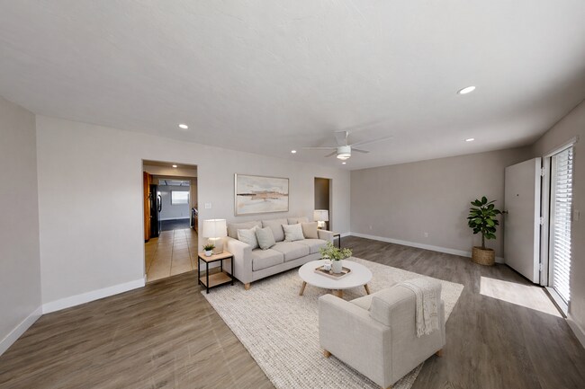 Building Photo - Renovated 3BD/1BA! Great Yard! (Lease out, pending signatures. Check back in a few days!)