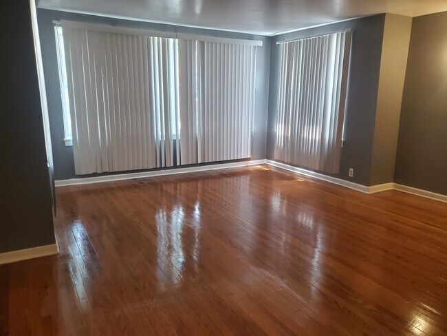 Foto del edificio - 8040 S Evans Ave