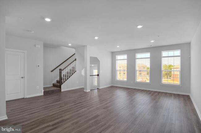 Building Photo - 9712 Vang Dr