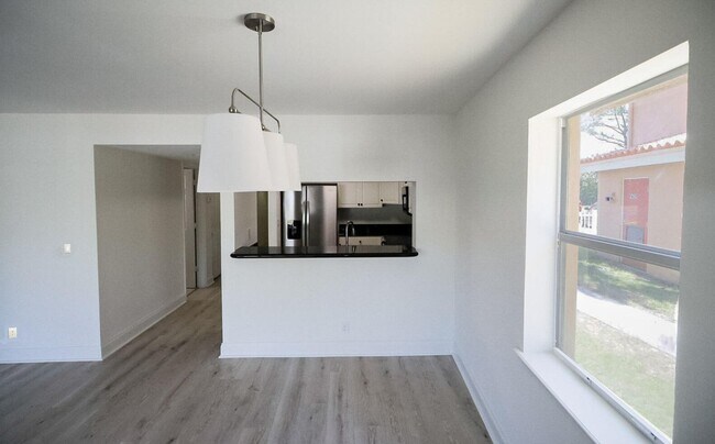 Building Photo - Spacious 2 Bedroom, 2 Bathroom Condominium...