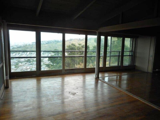 Building Photo - L682 (FHB)