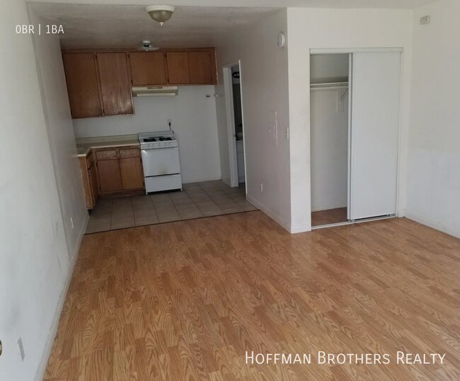 Foto del edificio - 5247 Riverton Ave