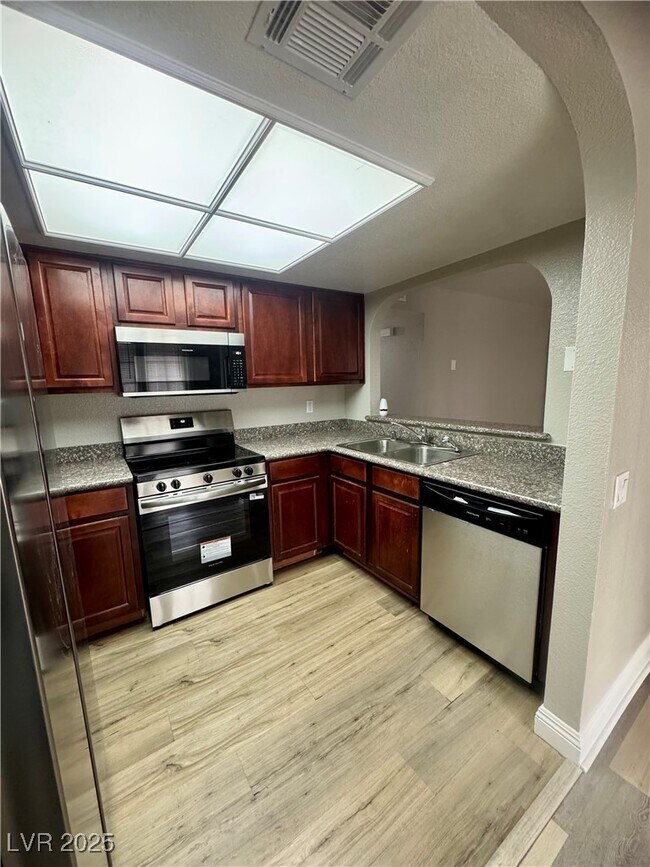 Foto del edificio - 2112 Sunfish Dr