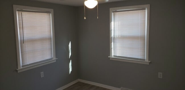 Building Photo - 1711 Alexsandria Rd