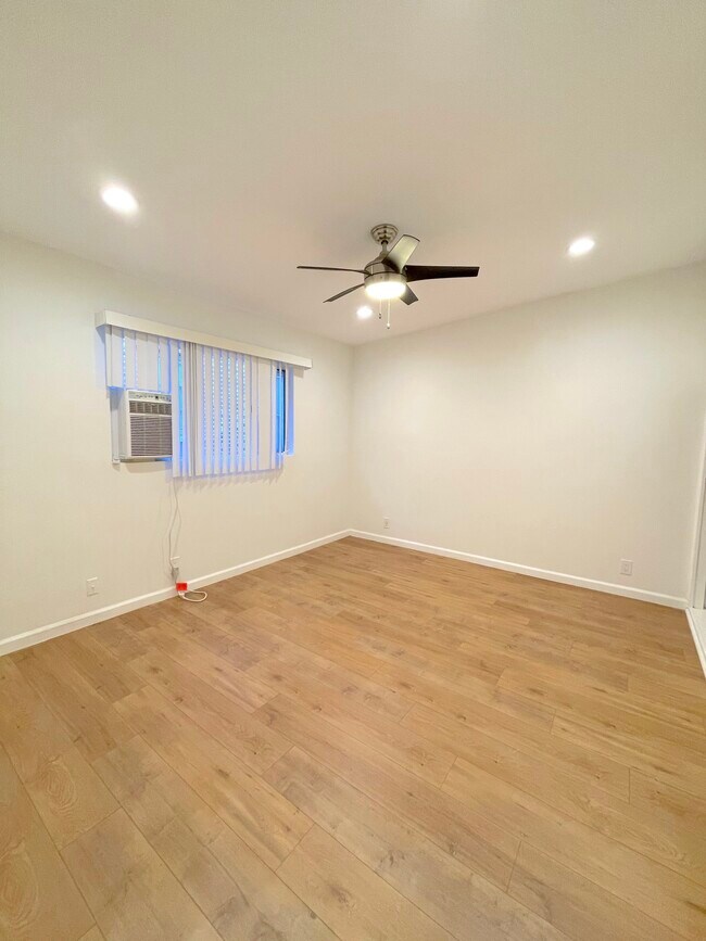 Building Photo - 1148 N Formosa Ave