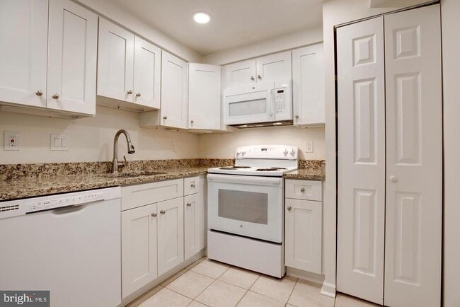 Building Photo - 7651 Tremayne Pl