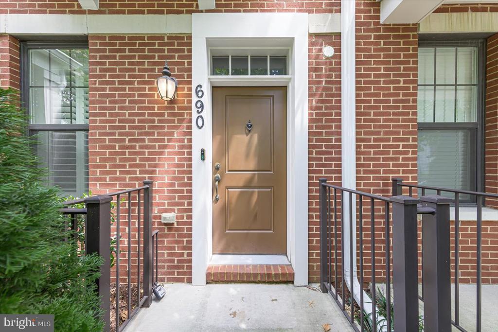 Foto principal - 690 Kenneth St NE