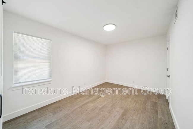 Building Photo - 3167 E 49th St