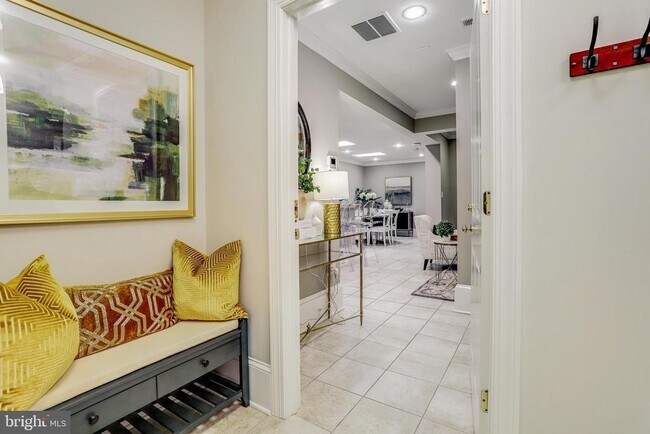 Foto del edificio - 129 S Fairfax St