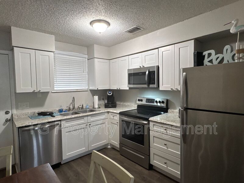 Primary Photo - 2121 Gordon Ave
