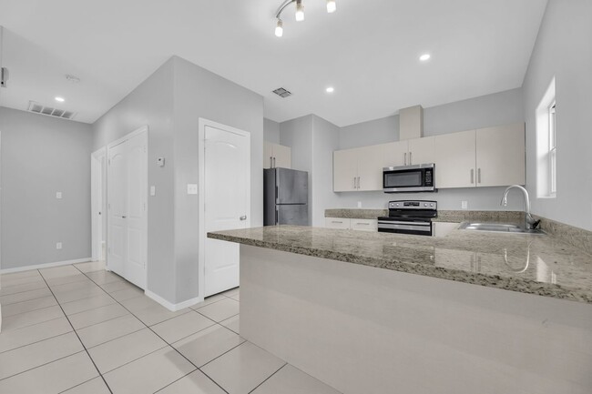 Building Photo - 3811 Paola St