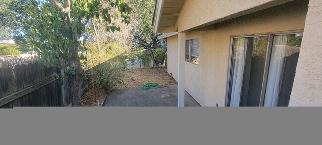 Foto del edificio - 5940 Merrywood Dr