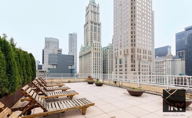 Building Photo - 50 Murray St