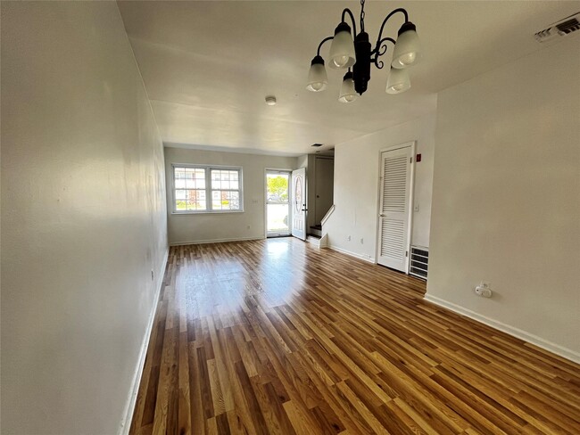 Foto del edificio - 276 Temple Hill Rd