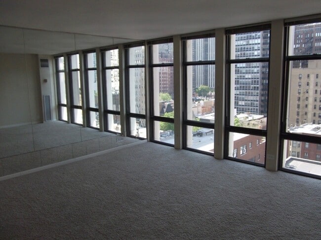 Foto del edificio - 1 E Scott St