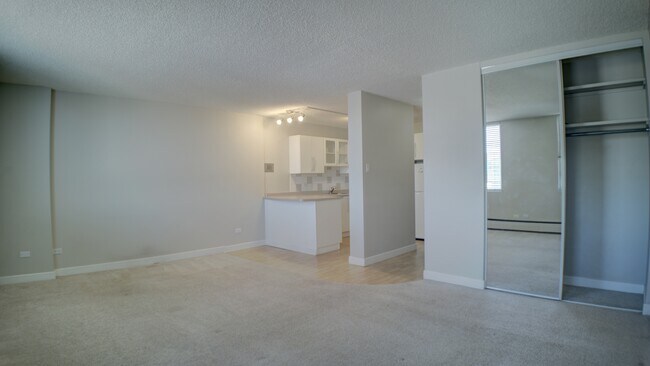 Photo du bâtiment - 11147 Whyte Ave NW