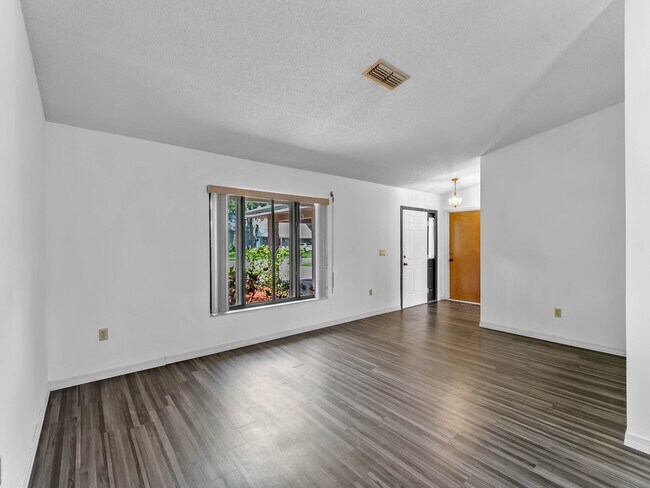 Building Photo - 8429 Cypress Lake Cir