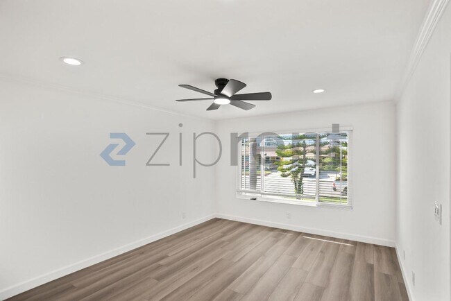 Foto del edificio - 3068 Nightingale Pl