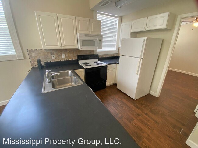 Building Photo - 2 br, 2 bath House - 2323A University Avenue