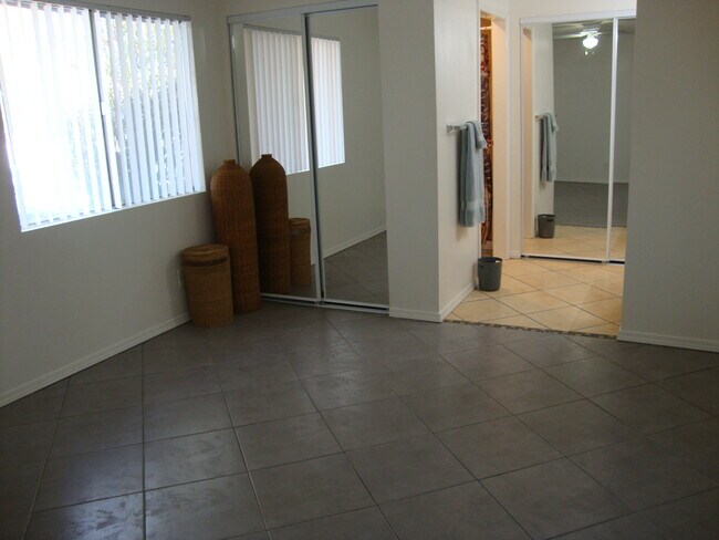 master bedroom - 256 S Santa Fe Ave