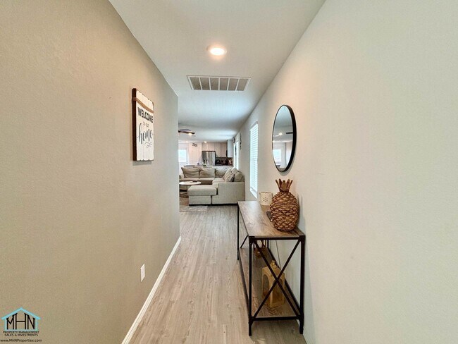 Building Photo - Welcome Home to this Charming 3-Bedroom 2-...