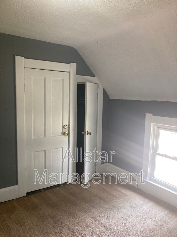 Building Photo - 14221 Darley Ave