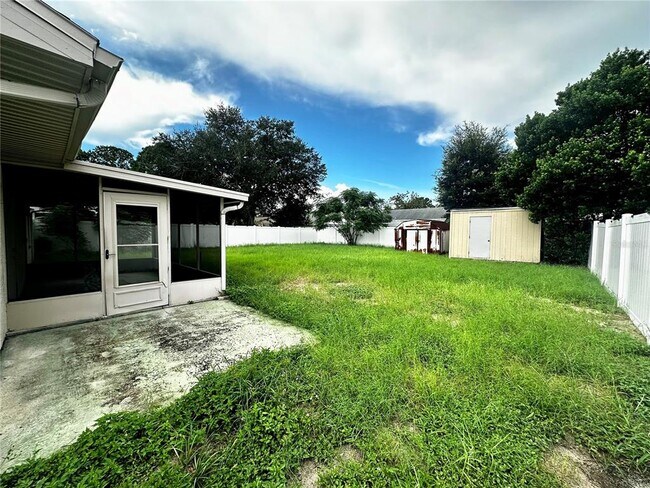 Foto del edificio - 8225 Pin Oak Ave