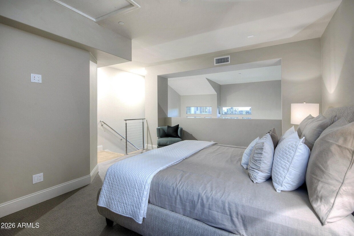 Building Photo - 4816 N Woodmere Fairway