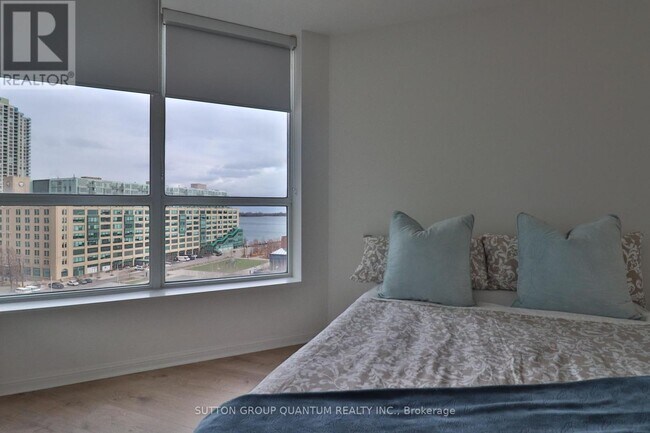 Photo du bâtiment - 228 Queens Quay W