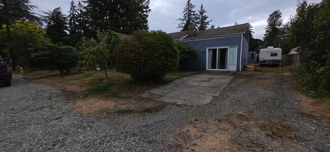 Frente - 8802 Forest Ave SW