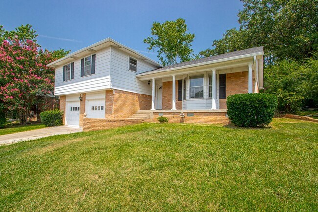 Foto del edificio - Welcome to a beautifully maintained 4-bedroom, 2-bathroom home located in the highly sought-after...