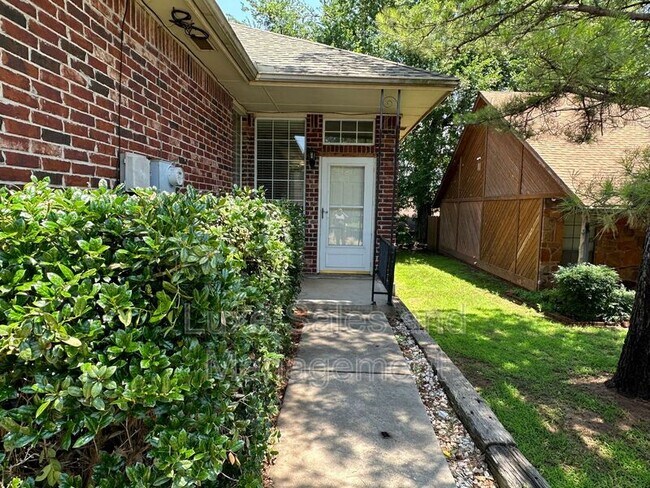 Foto del edificio - 712 Rockridge Cir