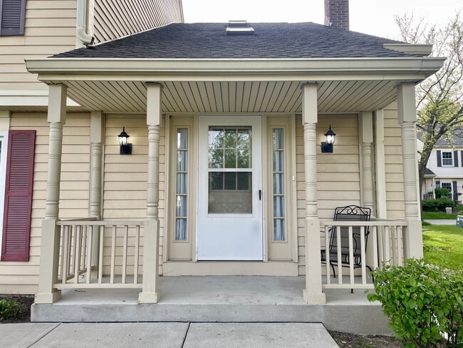 Building Photo - 2760 College Hill Cir