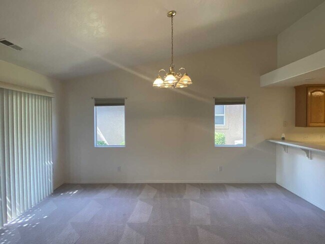 Foto del edificio - Charming Home Near Mathis Park