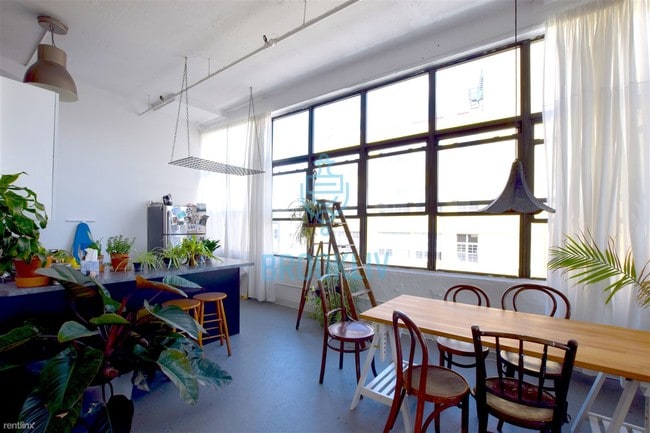 Building Photo - 1 br, 1 bath Apartment - 144 Spencer St 420