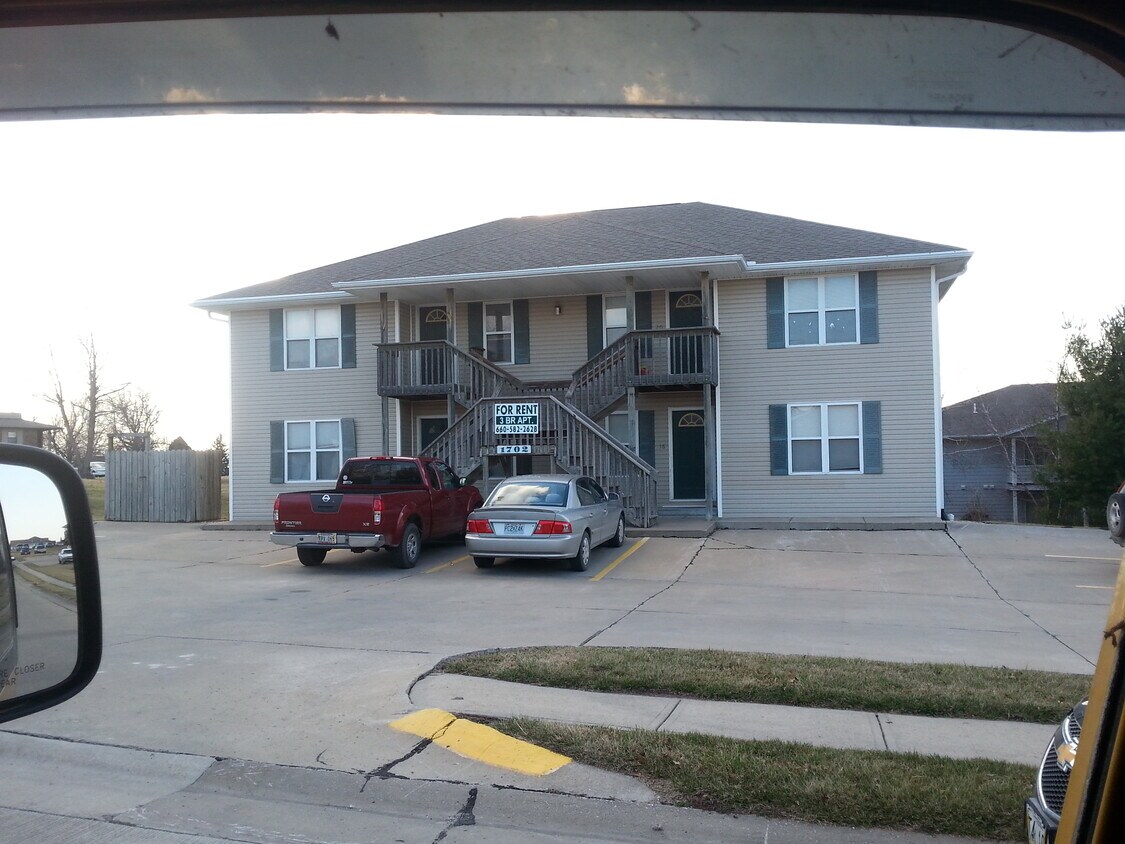 Primary Photo - 1702 N Grand Ave