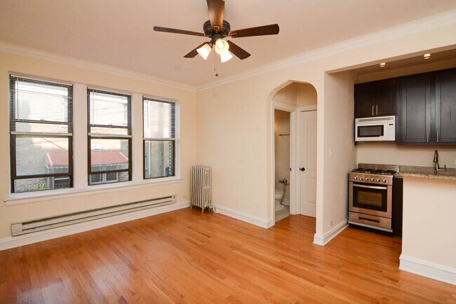 Building Photo - 4614 N Paulina St