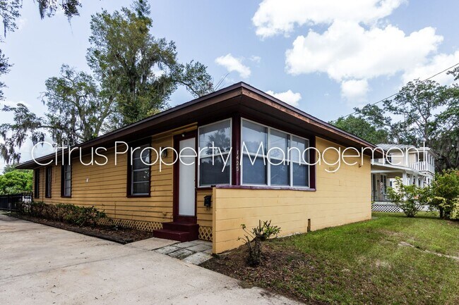 Foto del edificio - Charming Duplex in Mills 50 District