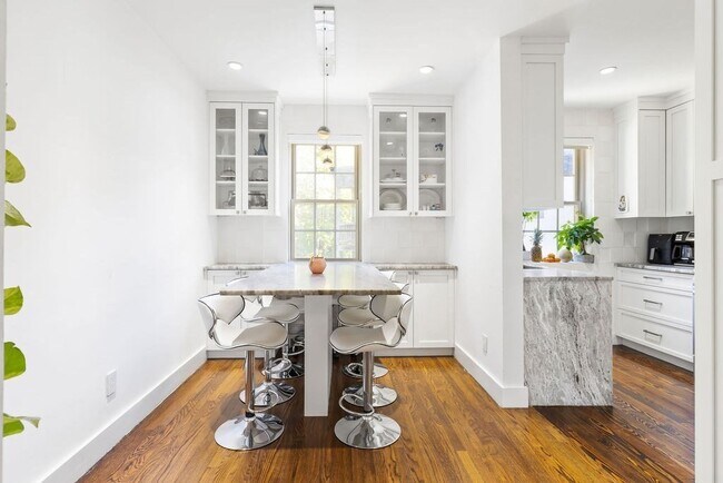 Foto del edificio - 1490 Beacon St