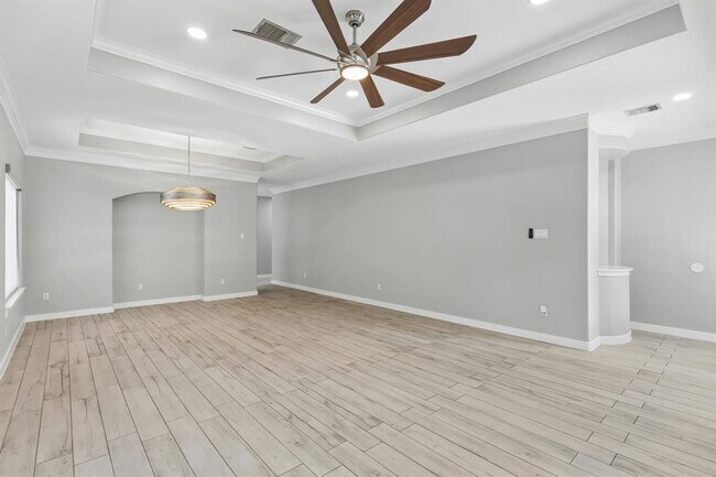 Building Photo - 501 Lone Star Dr