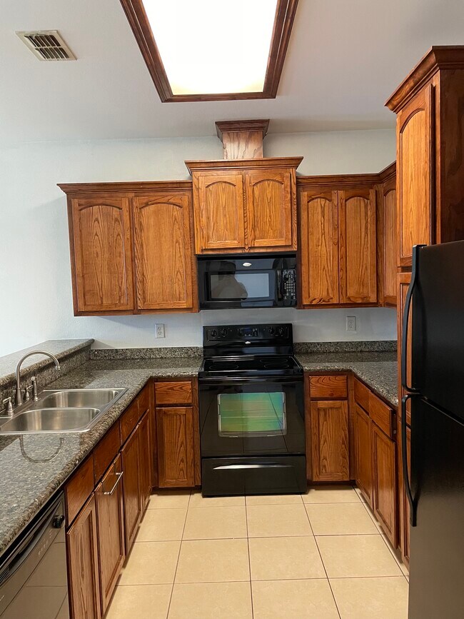 Kitchen - 3043 Scotland Dr