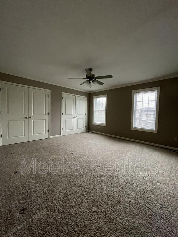 Building Photo - 1002 Fairway Gardens Dr