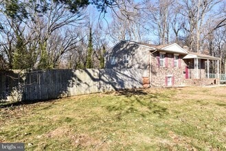 Building Photo - 722 Glenside Dr