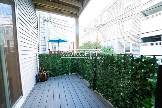 Building Photo - 172 N St