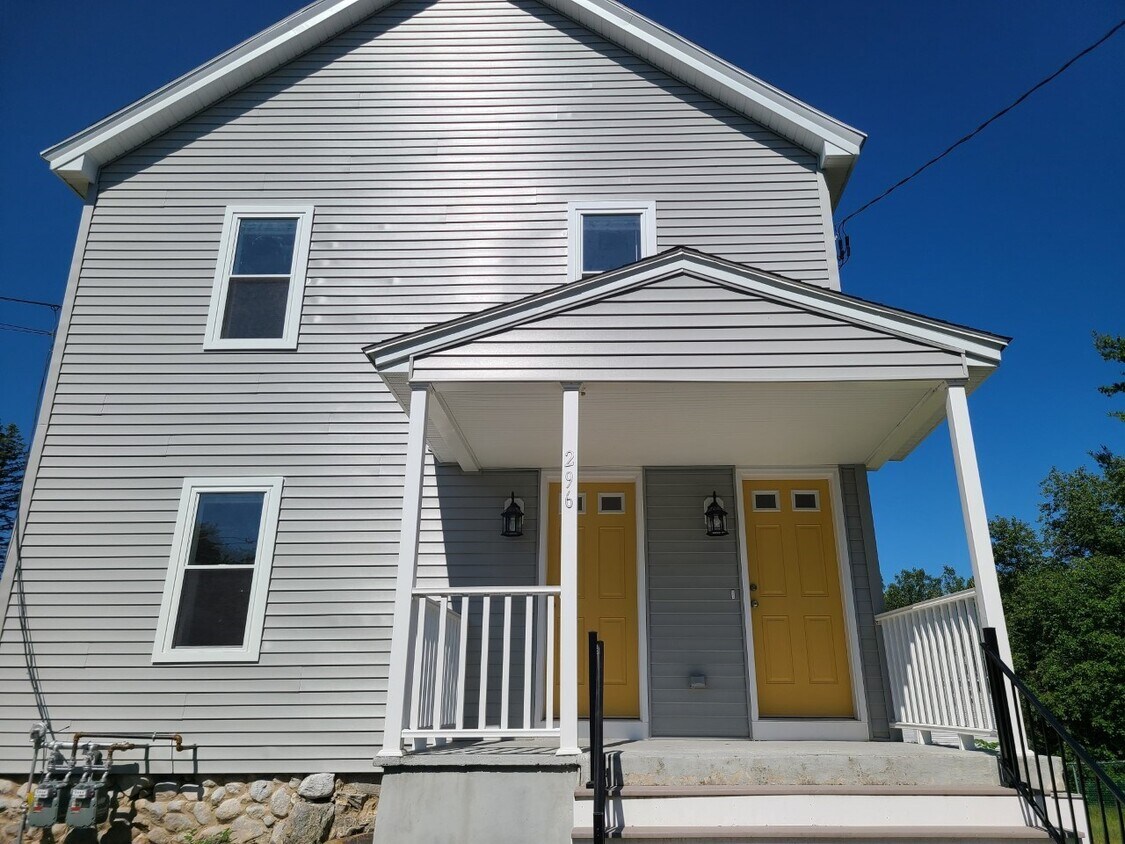 296 Maryland Ave, Manchester, NH 03104 Room for Rent in Manchester, NH