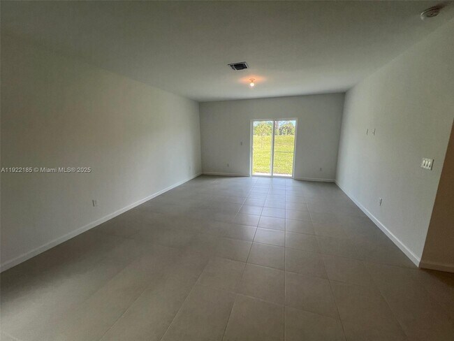 Building Photo - 5885 Sweetwood Dr