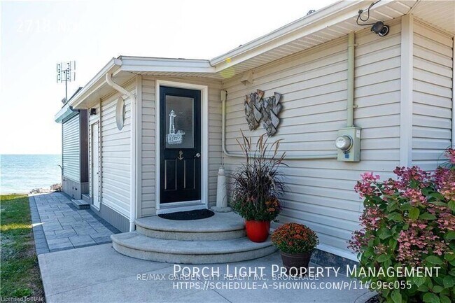 Photo du bâtiment - Lake Front Luxury Home For Year Round Rental